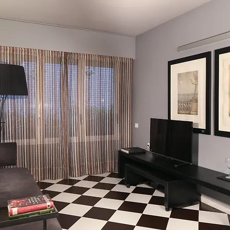Hotel Gran Derby Suites, A Small Luxury Of The World Barcelona